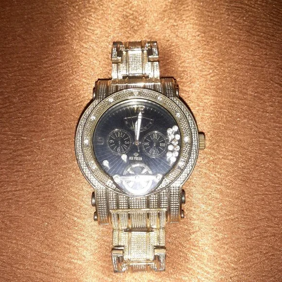 👤 VINTAGE DAIMOND INCLOSED ROYALTON WATCH ( NEEDS NEW BATTERY ) -    $30 - Picture 2 of 12